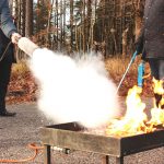 Übung zum Brandschutz im Rahmen einer Schulung für Mitarbeiter