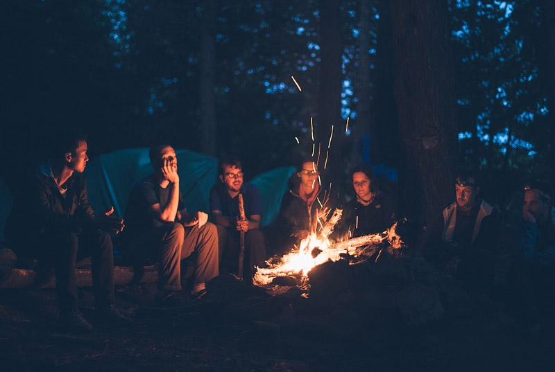 Lagerfeuer im Wald