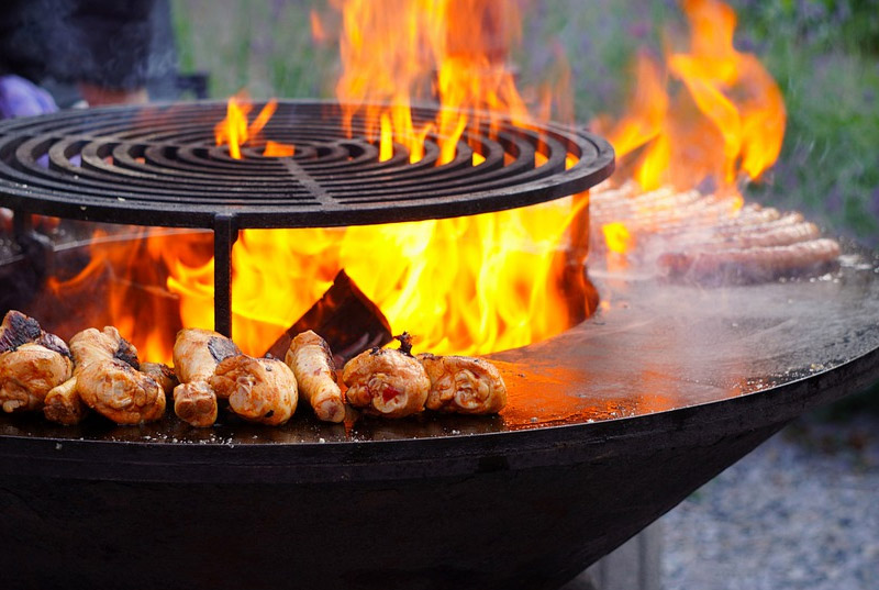 Feuergefahren im Haushalt durch Grillen